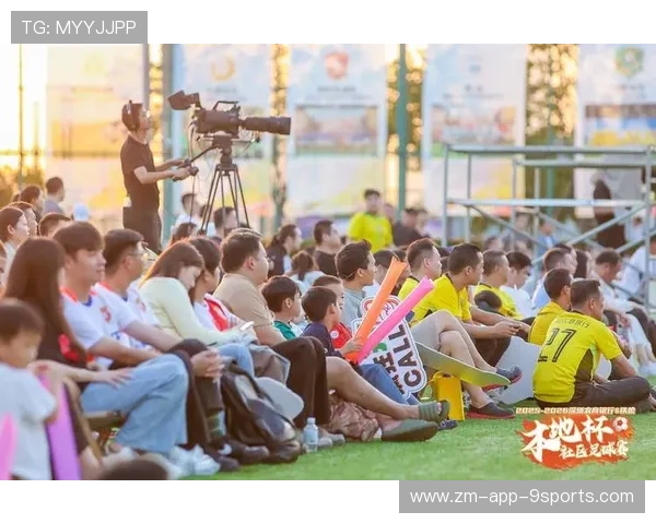 足球俱乐部社区建设活动深化本地关系，全面推进城市社区足球场地设施建设